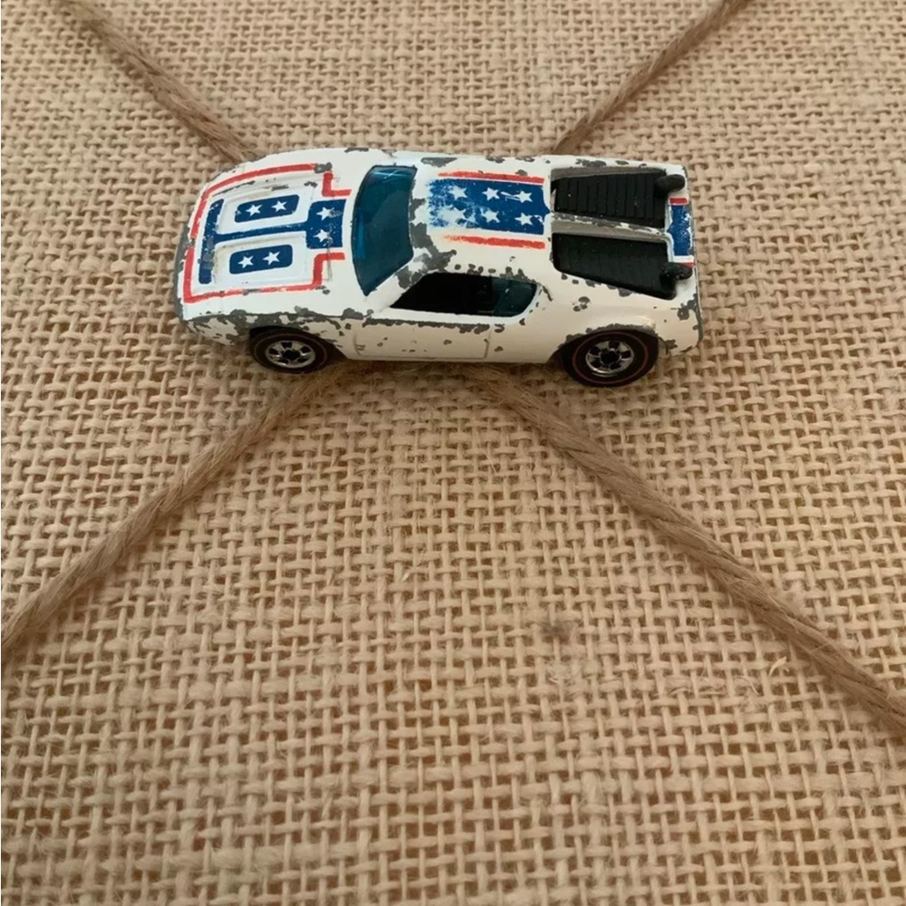 Hot Wheels Warpath 1969 Redline White Base Paint w/Red & Blue Hong Kong